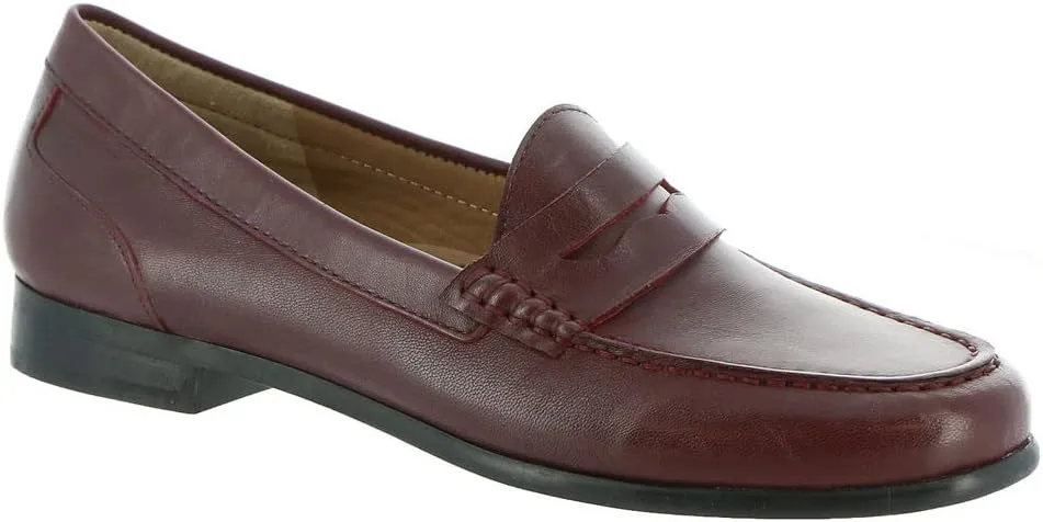 ARRAY Women's Harper Leather Slip-On Leather Loafer