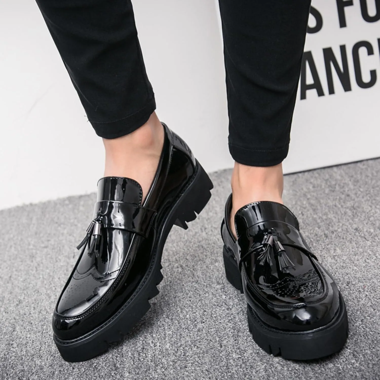 Men's Patent Leather Platform Slip-On Penny Loafers Shoes, Fashion Round Toe Tassel Non-Slip Lug Sole Dress Shoes,for Party Dating Prom