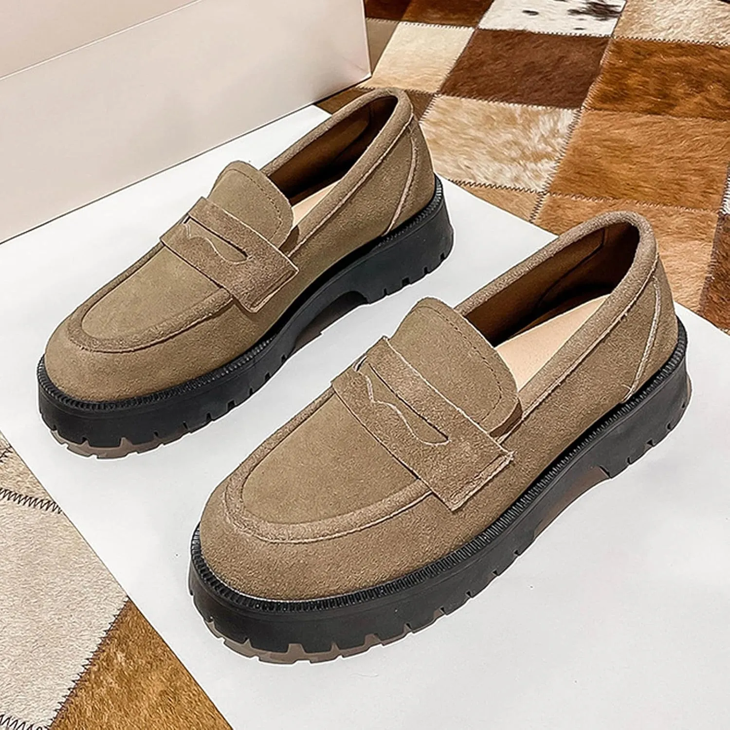 Women's Leather Lug Sole Penny Loafers Classic Round Toe Comfort Slip On Uniform Dress Shoes Casual Fashion Chunky Heel Work Shoes